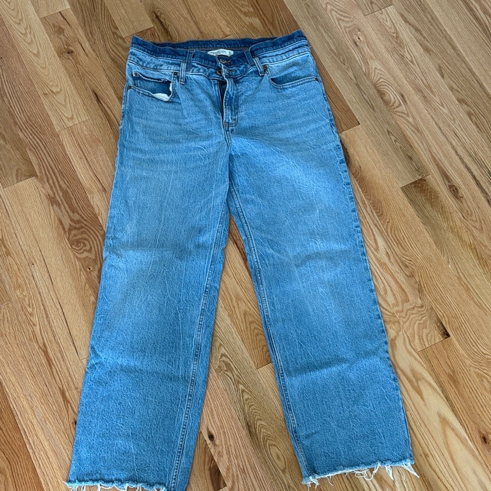Abercrombie & Fitch “The ‘90s Relaxed Jean High Rise”